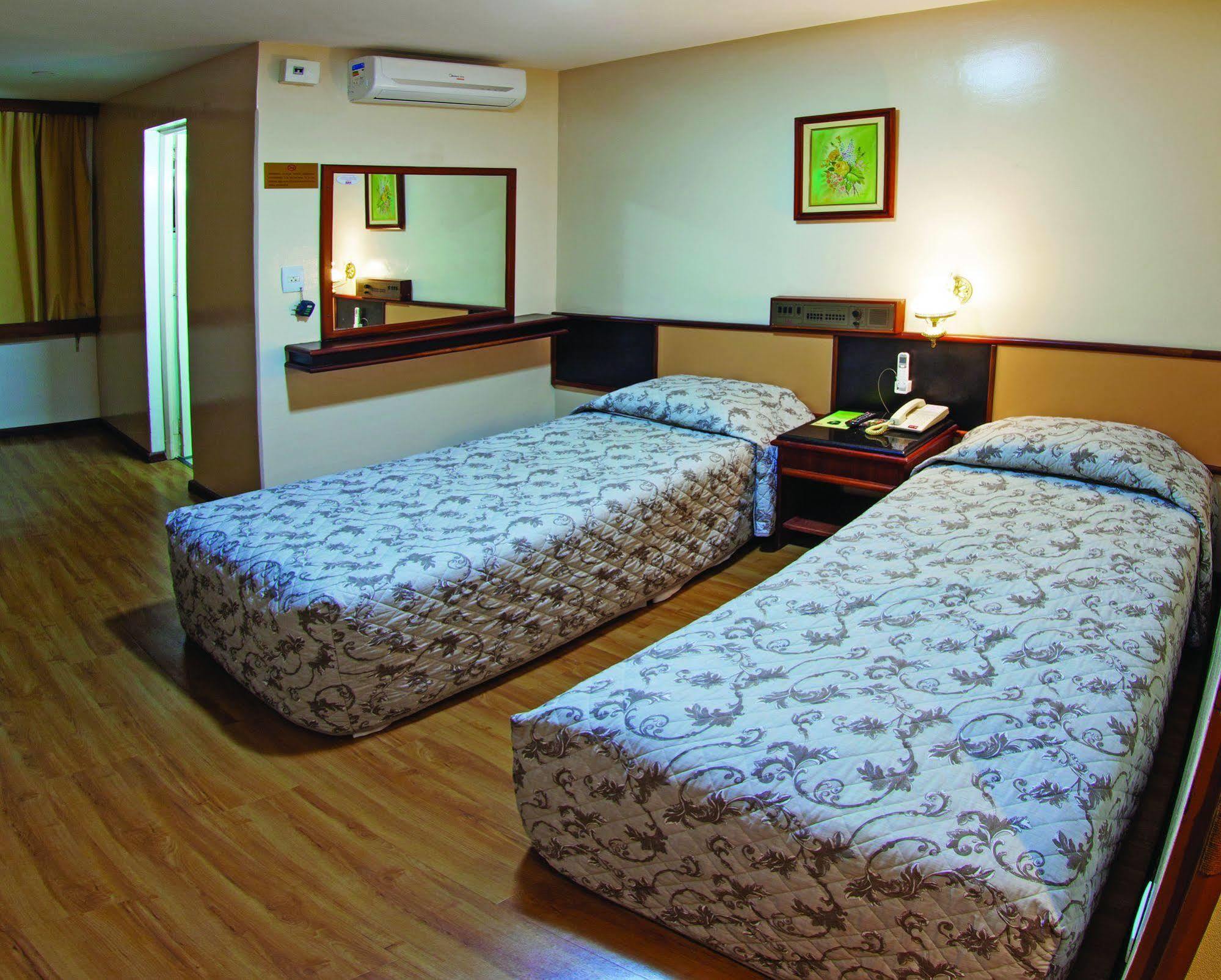 Lira Hotel Curitiba Esterno foto