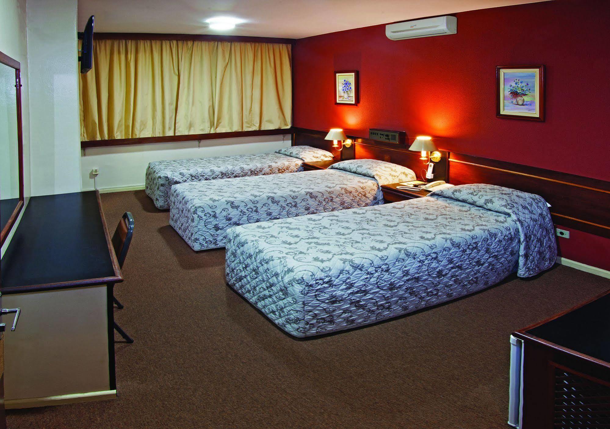 Lira Hotel Curitiba Esterno foto